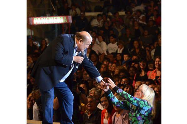 Leo Dan anuncioacute un show para ayudar a los chilenos afectados por los incendios 