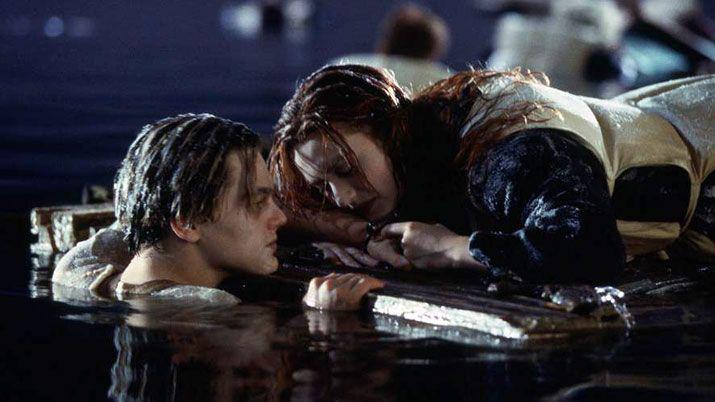 El director de Titanic aclara por queacute Di Caprio no cabiacutea en la tabla