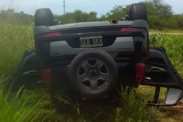 Familia jujentildea protagonizoacute un violento vuelco sobre la ruta 16 cuando volviacutea de vacaciones