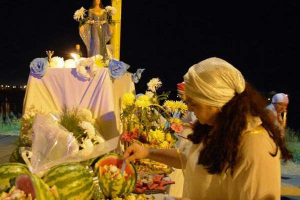 Rindieron culto anoche a Yemanja la diosa umbanda