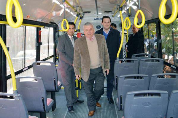 El intendente podriacutea resolver hoy el incremento del boleto