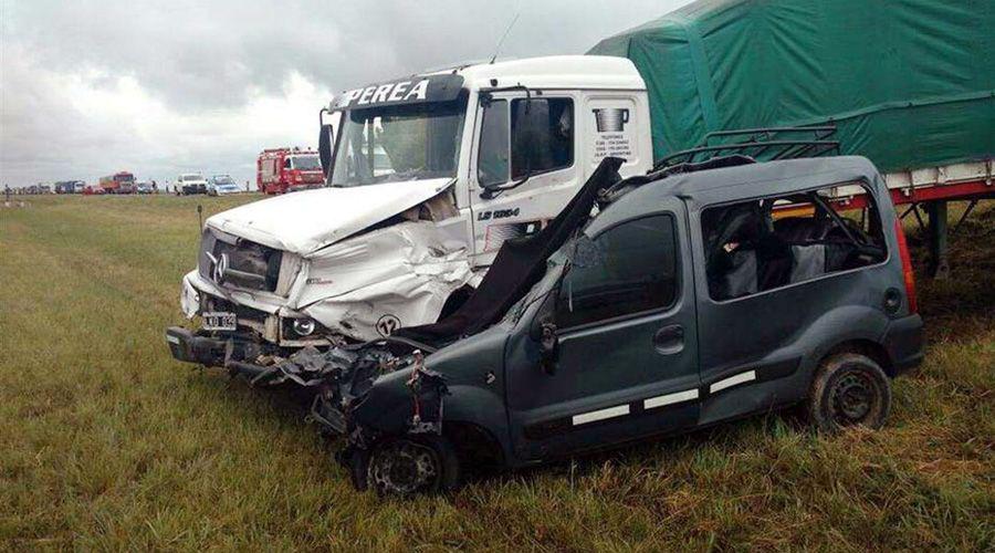 Cinco integrantes de una familia murieron en un choque sobre Ruta 34
