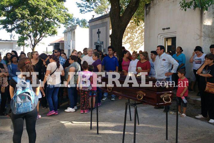 Con muestra los de profundo dolor despidieron los restos de Cecilia Speck                       