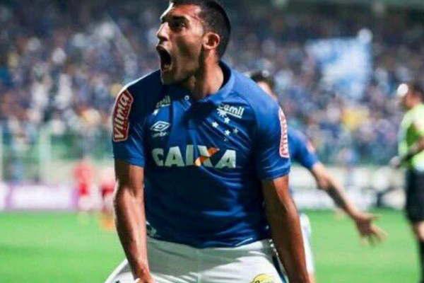 La dirigencia le reclama a Cruzeiro una deuda por el pase de Wanchope Aacutebila