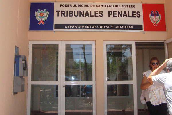 Se fue sin pagar de una casa de comidas y la pareja de la duentildea lo golpeoacute