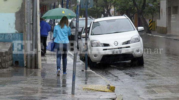 Y llegó noms la lluvia a Santiago anunciada para este viernes