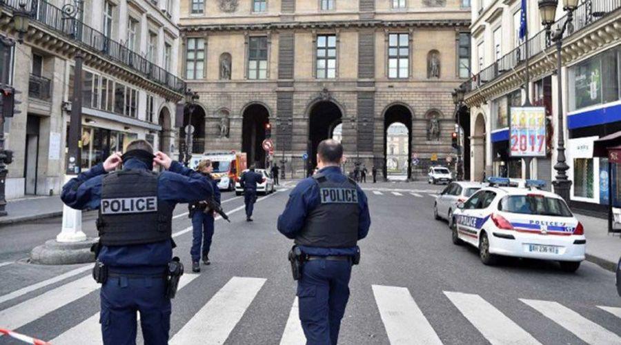 Un hombre atacoacute con un machete a un militar en el museo del Louvre