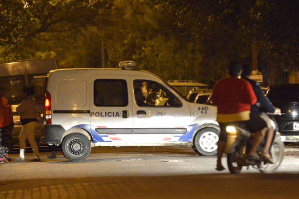 La policía recorrió la zona para ubicar la camioneta pero no lo logró