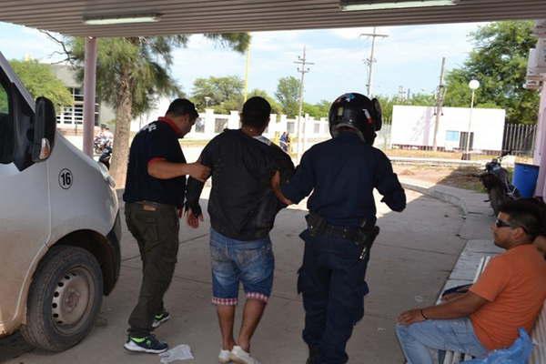 Dos motociclistas derraparon violentamente en ruta 7 en Antildeatuya