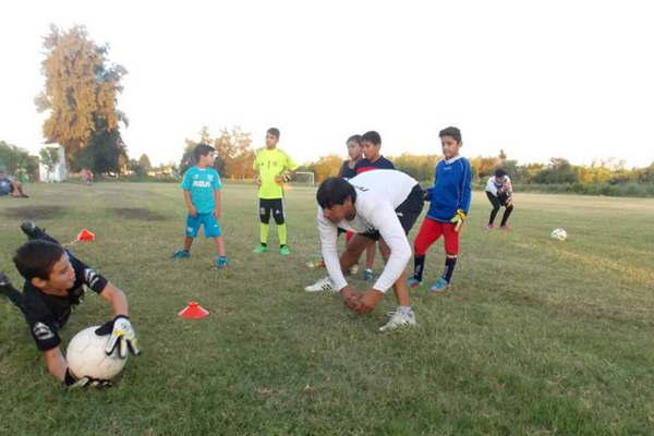 El Sindicato de Empleados de Comercio abrioacute  la primera escuela de arqueros de La Banda