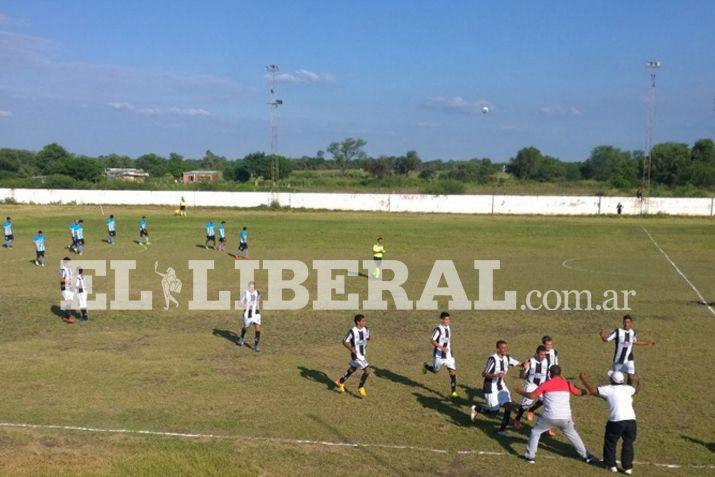 Talleres festejó la goleada ante Juventud Unida