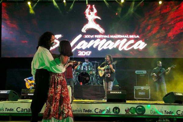 Folclore y buena cumbia brillaban anoche en La Salamaca