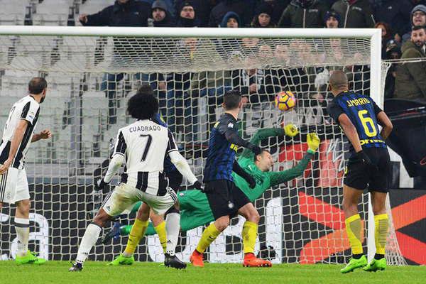 Juventus bajoacute al Inter y  se consolida en la punta  
