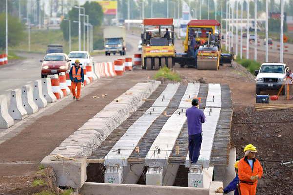 El Gobierno nacional preveacute para este antildeo inversiones en la obra puacuteblica por us 14000 millones