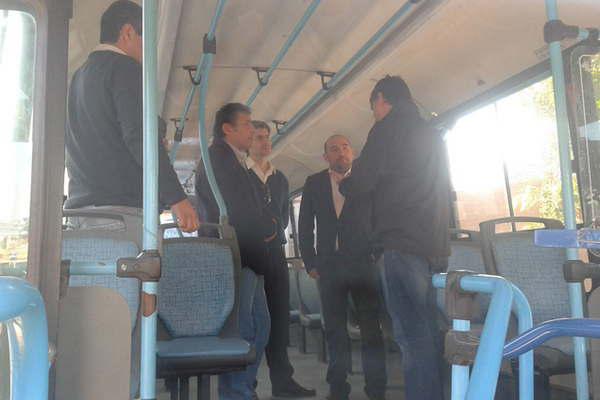 Empresarios del transporte tambieacuten pediraacuten suba del boleto en La Banda