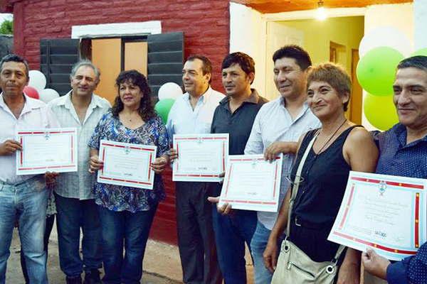 Entregan viviendas sociales en localidades del Departamento Banda y en ciudad capital 