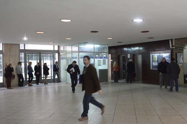 Comisioacuten policial viajoacute al interior y se entrevistoacute con las joacutevenes que  iban a ser llevadas a Espantildea 