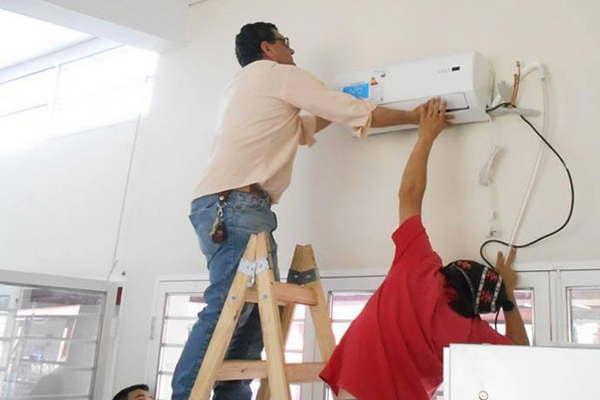 Inscriben para cursos de la Escuela de Artes y Oficios de la Unse