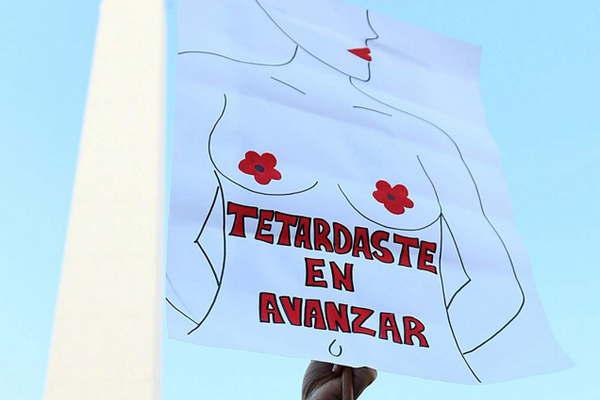 Un juez de Necochea dijo que hacer toples no es un delito