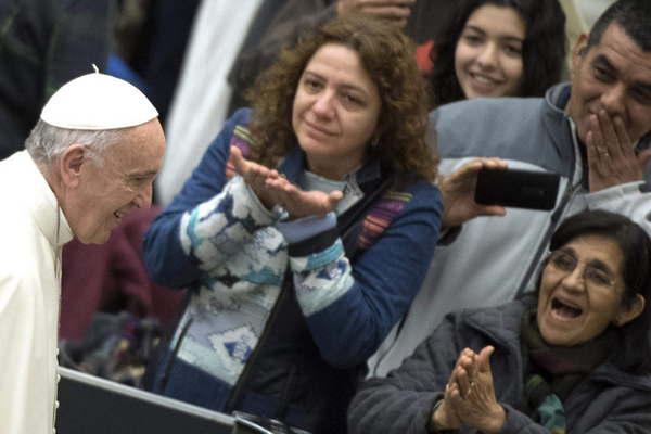 El Papa pidioacute a los gobiernos combatir el vergonzoso crimen de trata de personas 