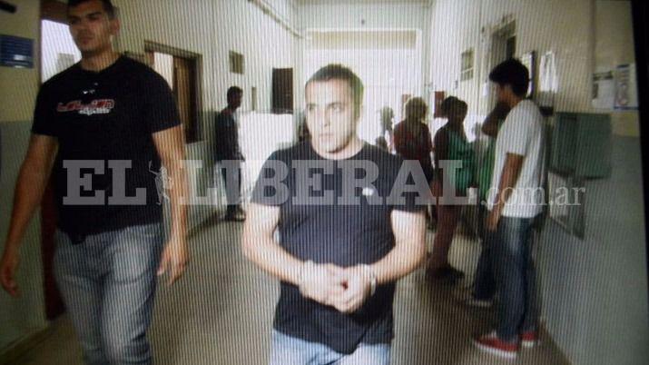 Meacutedico que roboacute auto a su colega es investigado por una nueva causa