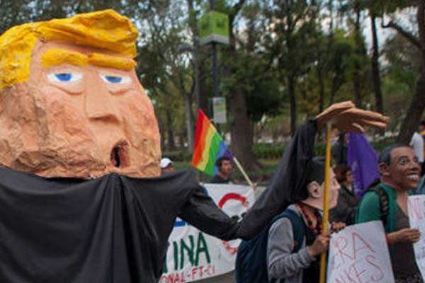 Maacutes de 70 organizaciones asistiraacuten a la marcha contra Trump en Meacutexico