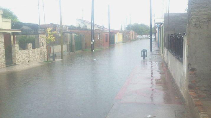 Se levantoacute el alerta pero las lluvias continuariacutean hasta la tarde