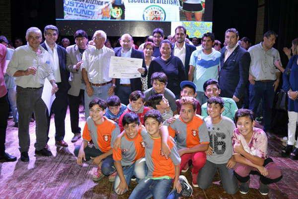 Maacutes de veinte clubes de La Banda recibieron subsidios a traveacutes del programa Clubes Argentinos