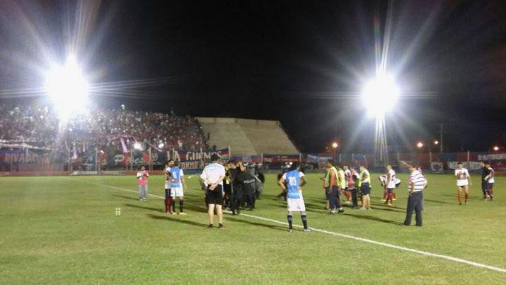 Guumlemes vs Estudiantes suspendido por incidentes