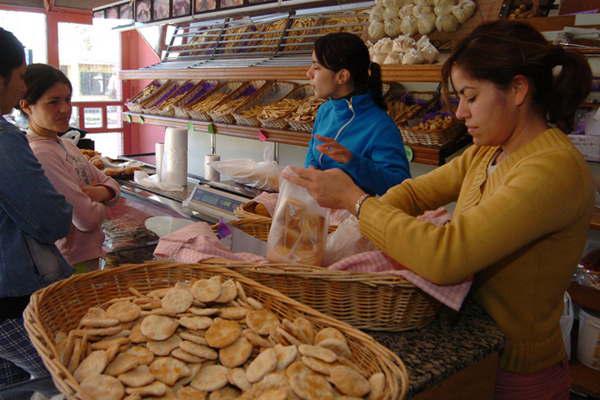 Aumenta el pan un 15-en-porciento- y el kilo costariacutea 50 en Buenos Aires  en medio de denuncias del sector
