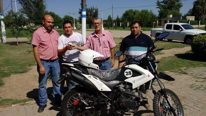 La Municipalidad de Guasay�n hizo entrega de una motocicleta 0 km que trabajar� en la prevención y fumigación