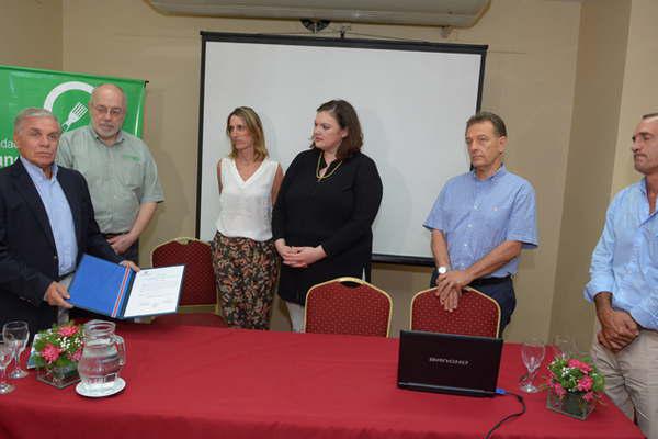 Autoridades internacionales visitan el Banco de Alimentos