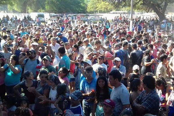 La ciudad de Vilelas celebroacute sus 114 antildeos  con carreras jineteadas y muacutesica en vivo