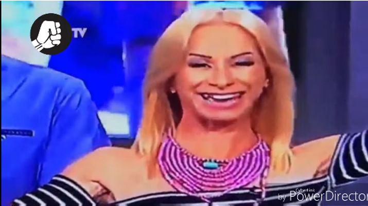 Papeloacuten- una conductora perdioacute un diente en vivo