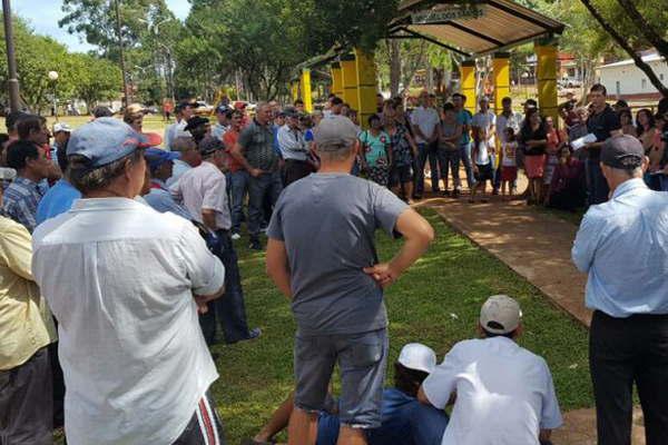 Yerbateros cortaron la ruta para reclamar pago del precio acordado y pararon la cosecha hasta marzo