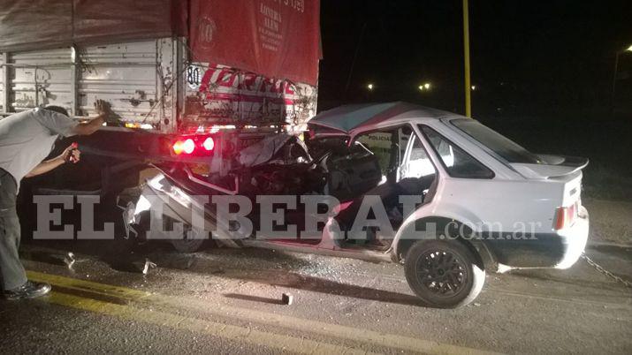 Dos mujeres sufrieron heridas graves al estrellarse contra un camioacuten