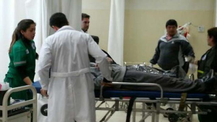 Chocoacute un chancho con su moto y se salvoacute de milagro