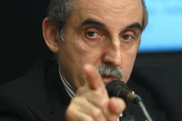 Guillermo Moreno defendioacute al ex jefe militar quien es su socio en la cadena de pancheriacutea