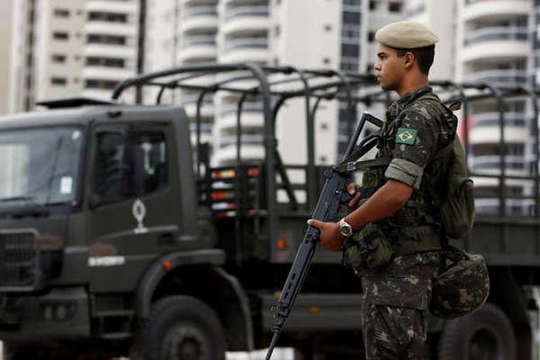El ejeacutercito de Brasil preocupado por el panorama poliacutetico y social