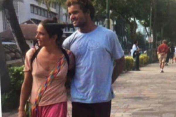 Un surfista fue quien se roboacute el corazoacuten de Juanita Viale 