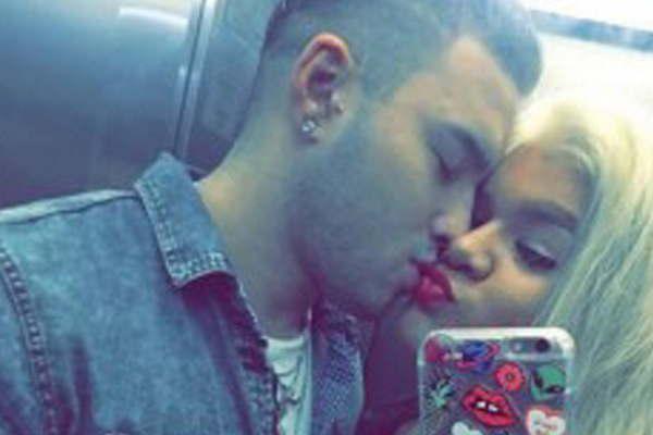 El beso de Morena Rial con su novio en un ascensor 