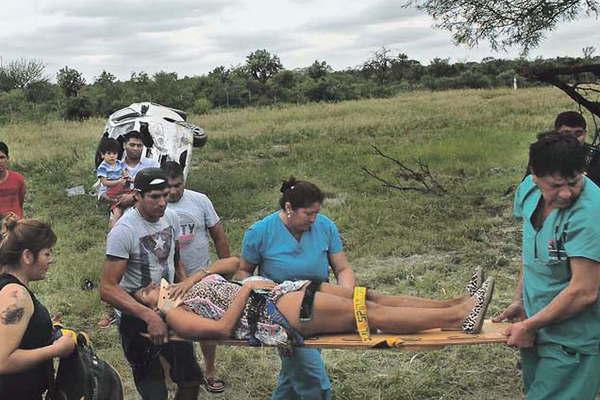 Una pareja sufrioacute un grave accidente en el ingreso norte de Loreto