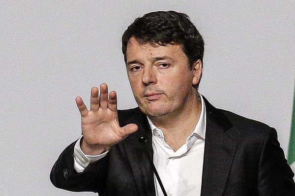 Matteo  Renzi renuncioacute en su partido