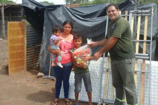 Asisten a numerosas familias por la lluvia en la Capital