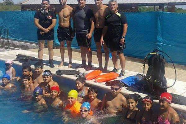 Dictaron un taller de buceo en la Escuela Loretana de Natacioacuten