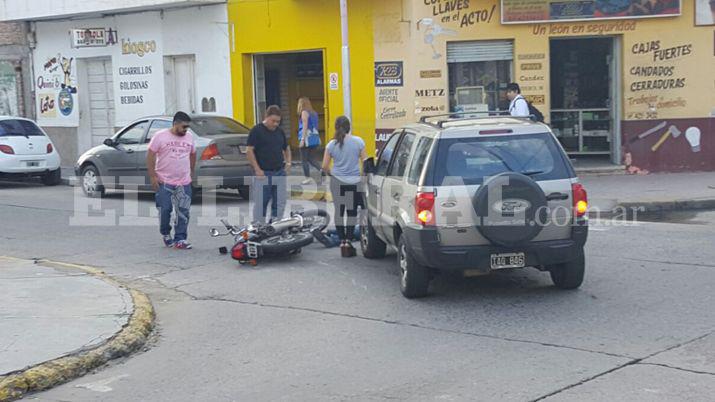 Motociclista resultoacute herido tras chocar con una camioneta