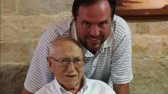 Don Antonio Cabo ms conocido como Foto España junto a su hijo José