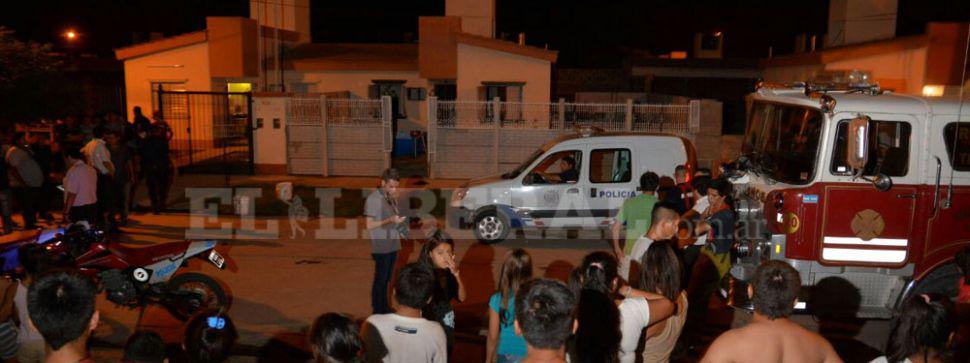 Cuatro niños y una mujer muertos en incendio de vivienda