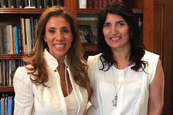 La gobernadora Claudia de Zamora recibioacute a la  comisionada de La Cantildeada