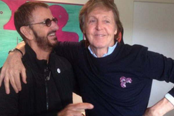 Paul McCartney y Ringo Starr juntos en un estudio de grabacioacuten  